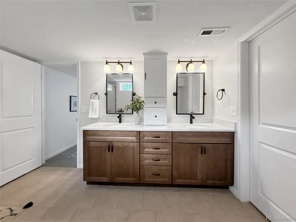 3232 W Scott Place Denver CO 80211