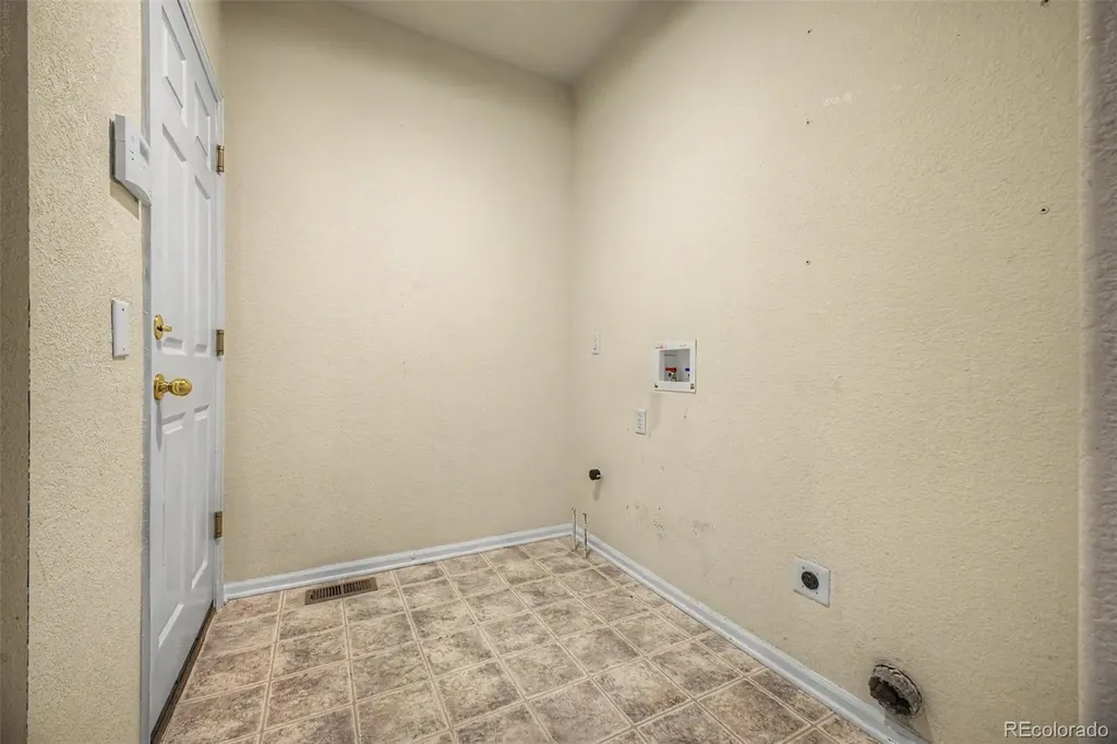 13832 Legend Way Broomfield CO 80023