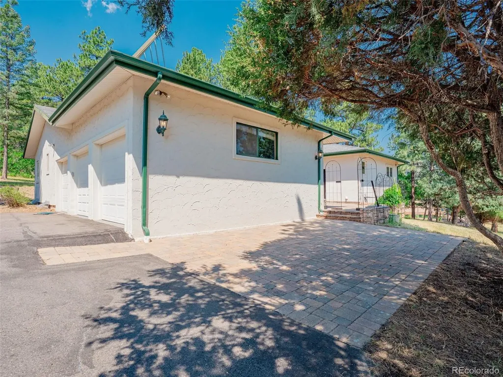 8057 Bannock Drive Larkspur CO 80118