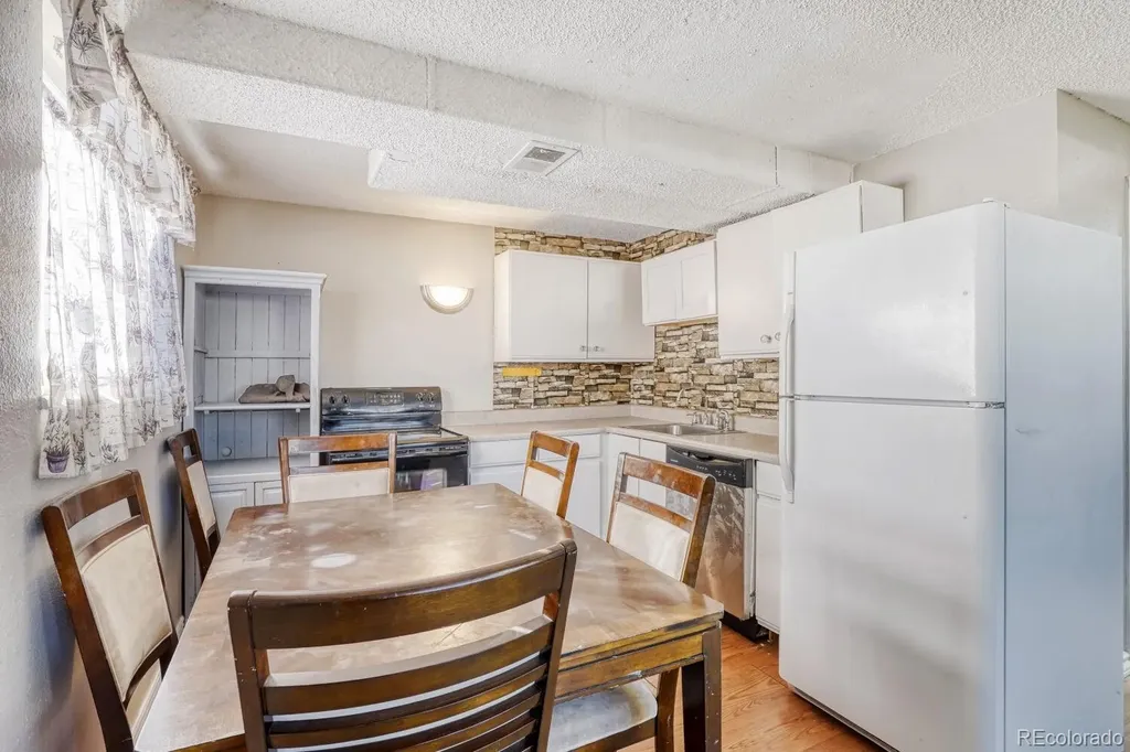 5303 Elkhart Denver CO 80239