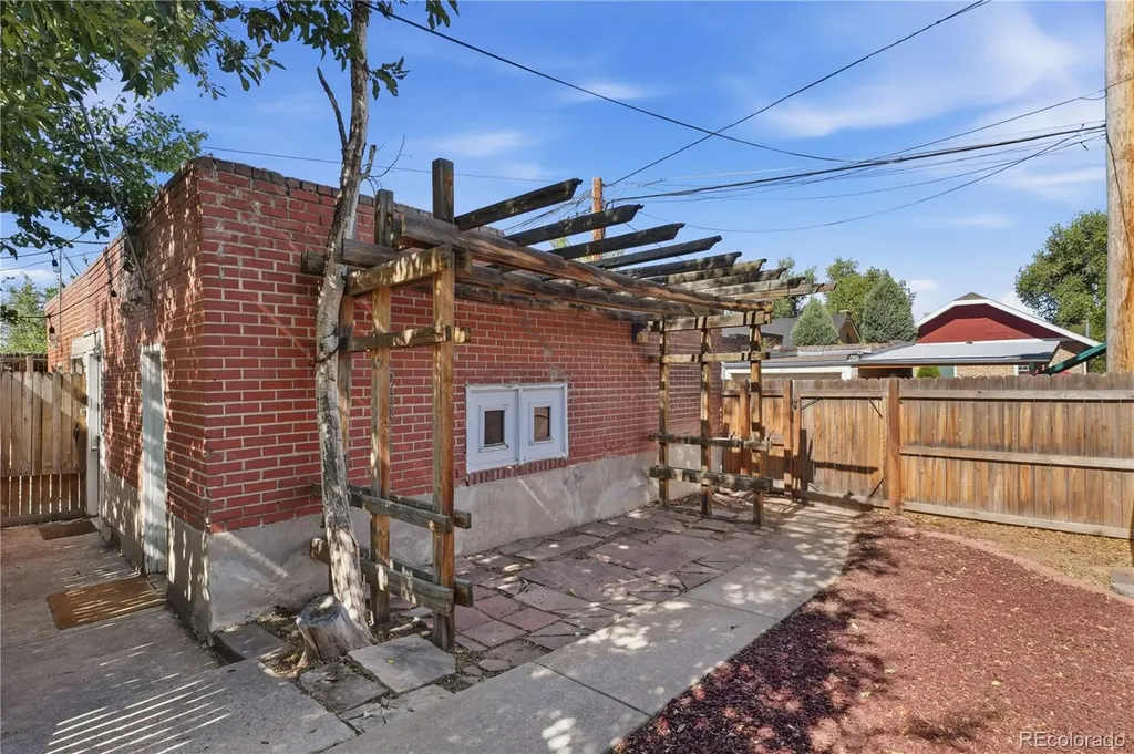 2440 N Gaylord Street Denver CO 80205