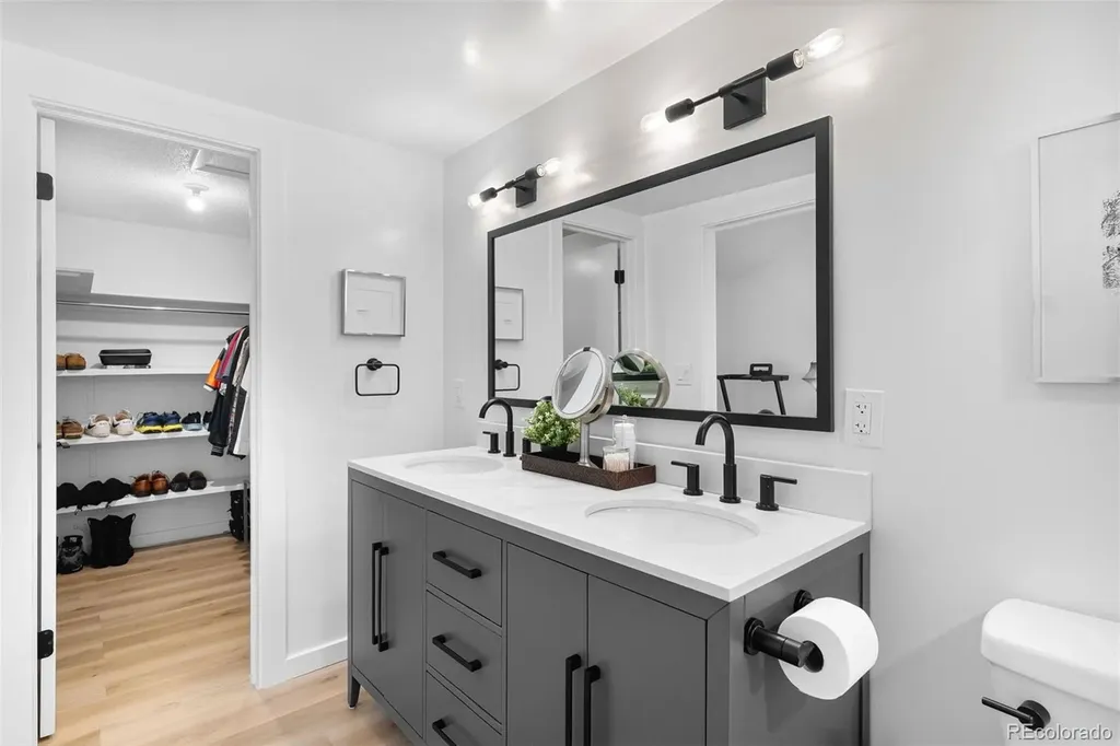 4202 E Maplewood Way Centennial CO 80121