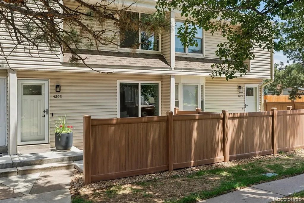 4202 E Maplewood Way Centennial CO 80121