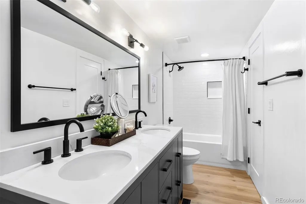 4202 E Maplewood Way Centennial CO 80121