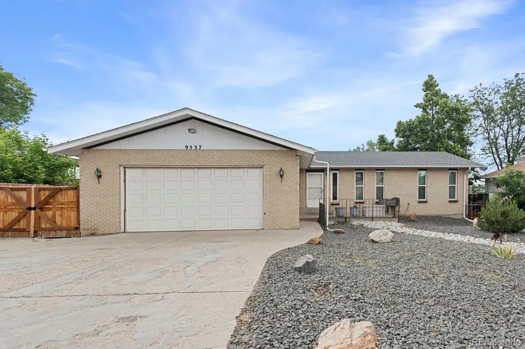9537 Grandview Avenue Arvada CO 80002