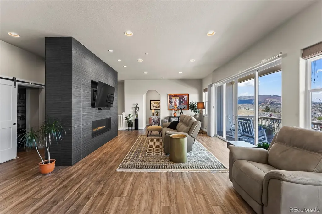 454 Eclipse Drive Colorado Springs CO 80905