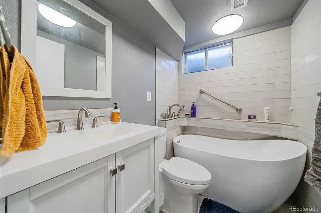 1654 S Endicott Street Denver CO 80232