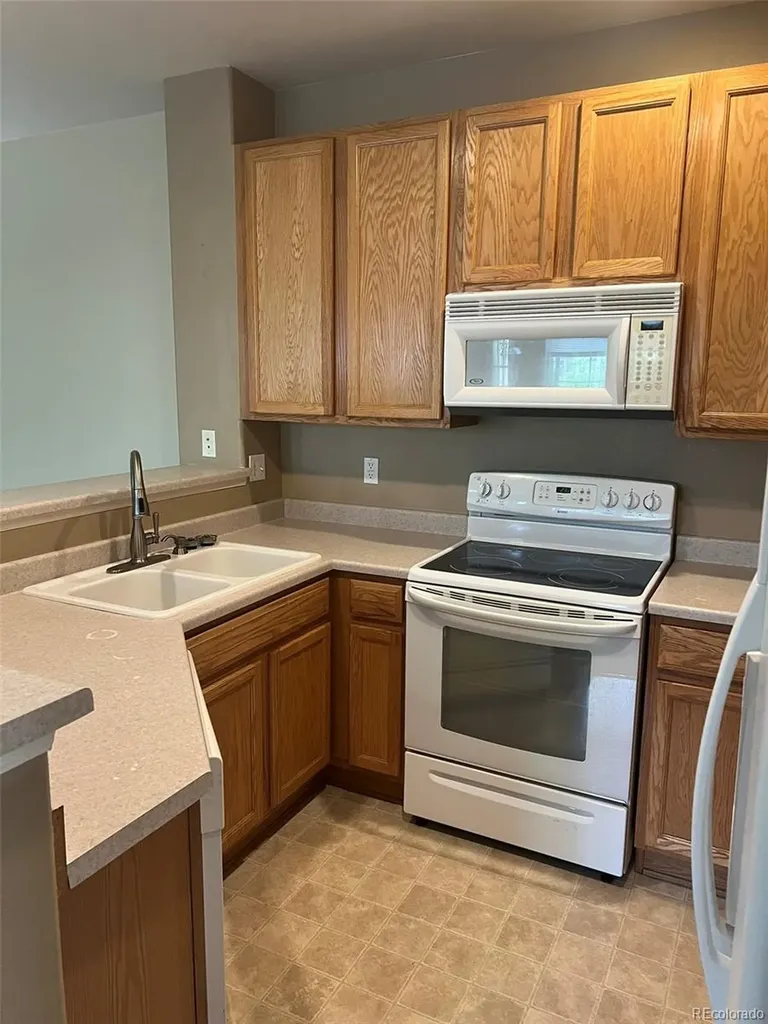 220 Granby Way Aurora CO 80011