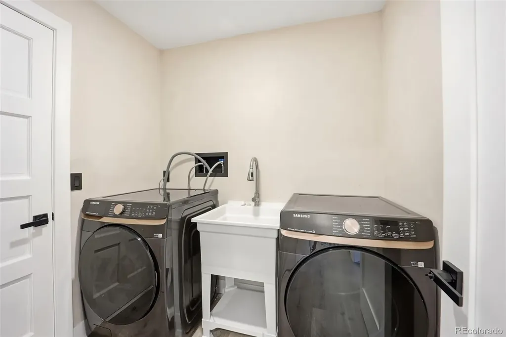 1581 W Briarwood Avenue Littleton CO 80120