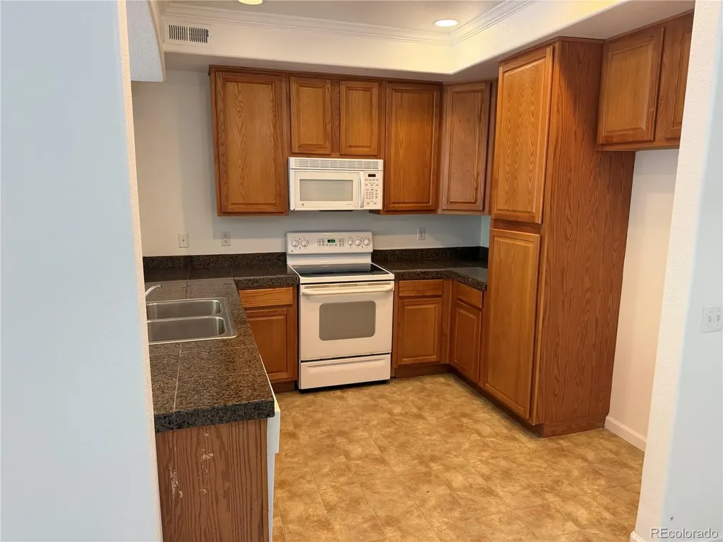 1821 S Dunkirk Street Aurora CO 80017