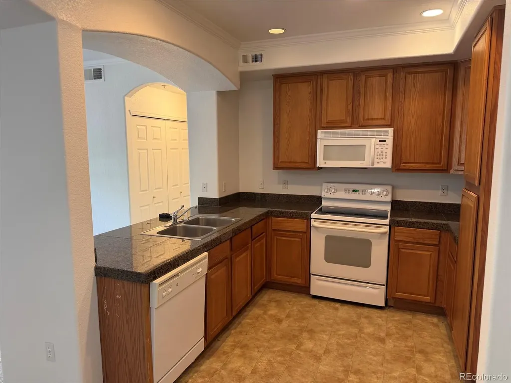 1821 S Dunkirk Street Aurora CO 80017