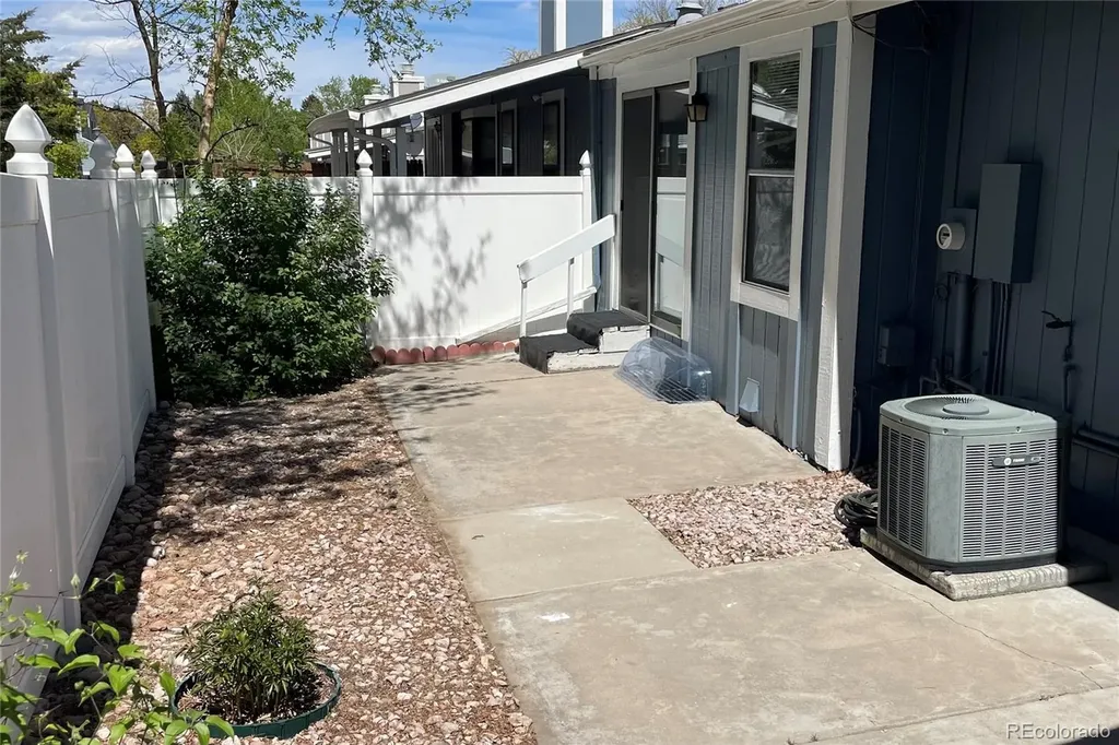 11962 E Maple Avenue Aurora CO 80012