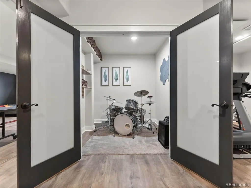 6092 Chester Street Denver CO 80238