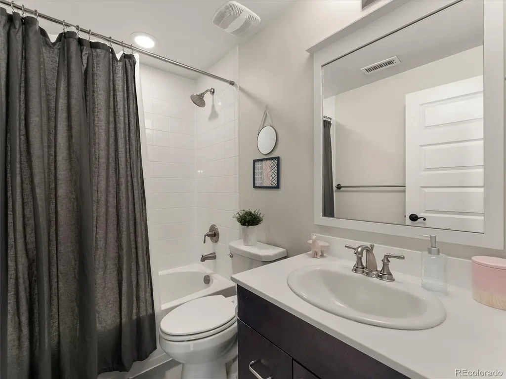 6092 Chester Street Denver CO 80238