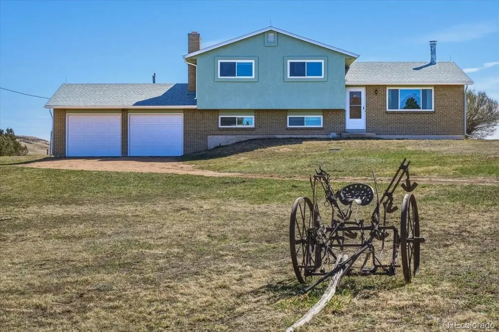 12720 Mesa View Road Larkspur CO 80118