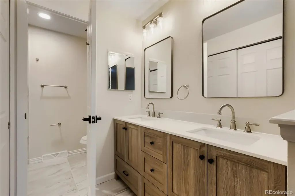 689 Jasper Street Aurora CO 80011