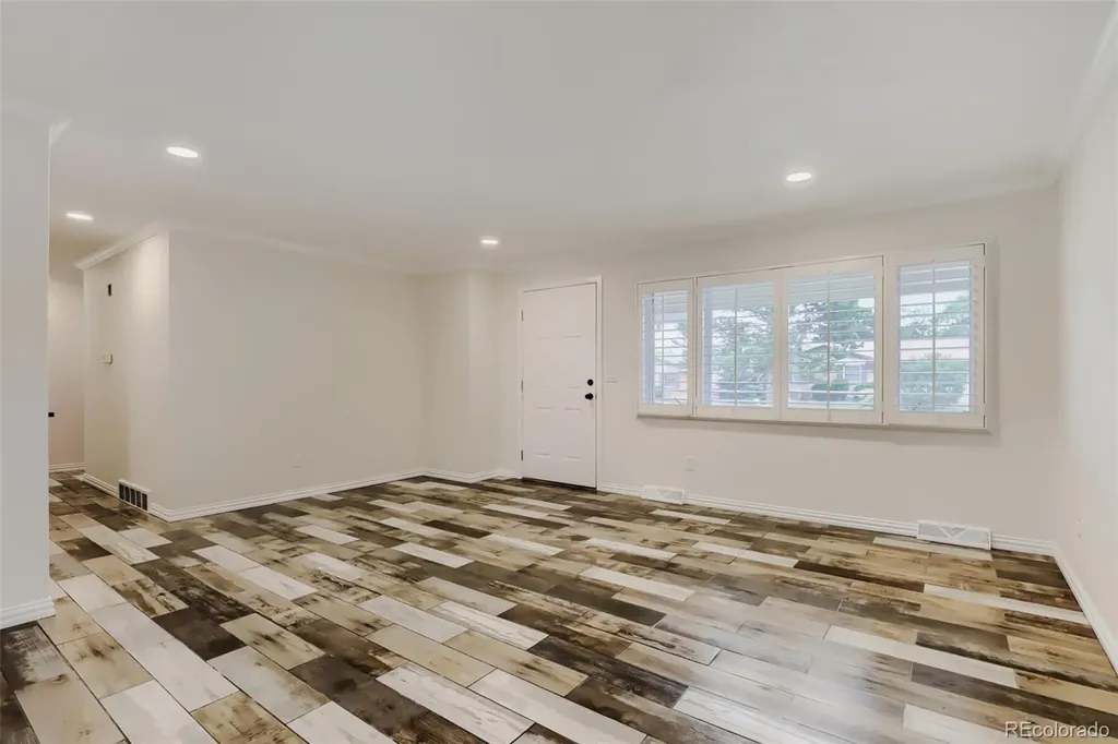 689 Jasper Street Aurora CO 80011