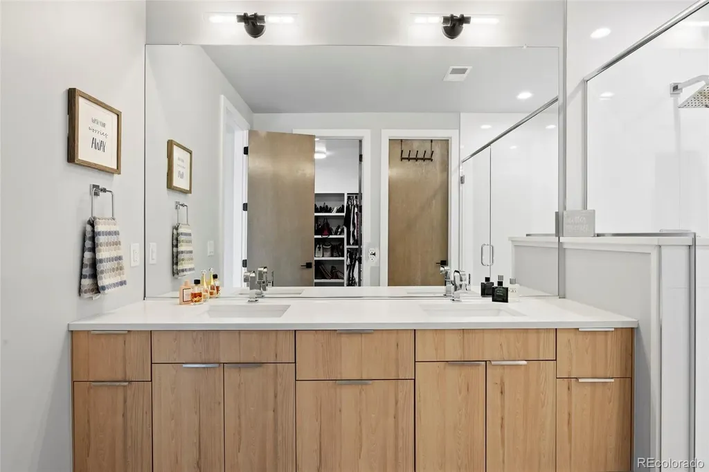 3083 S Cherry Way Denver CO 80222