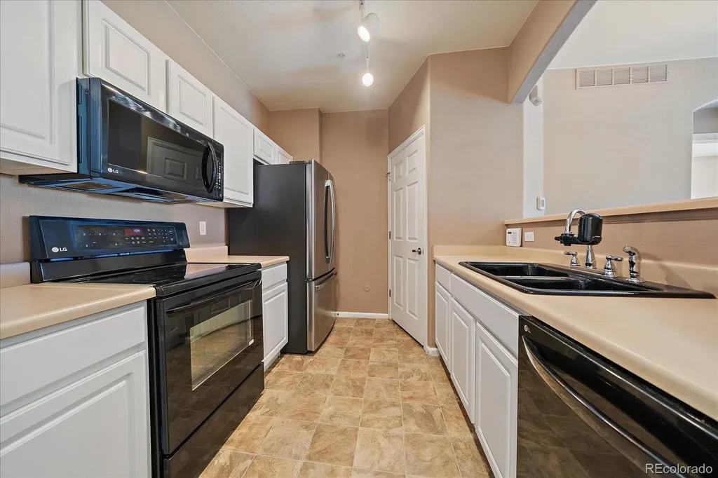 5255 Memphis Street Denver CO 80239