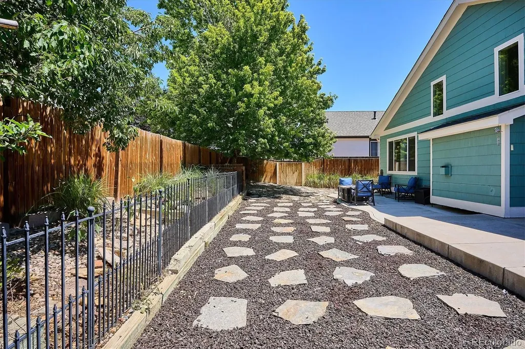 22725 E Alamo Place Aurora CO 80015