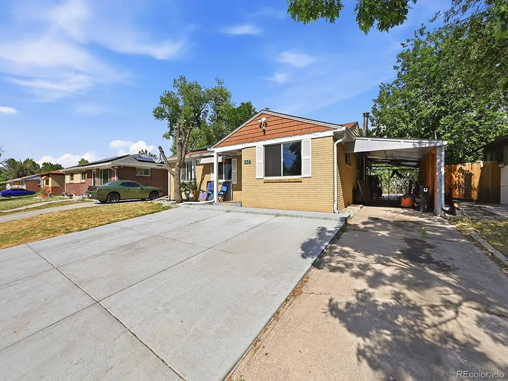 556 Elmira Street Aurora CO 80010