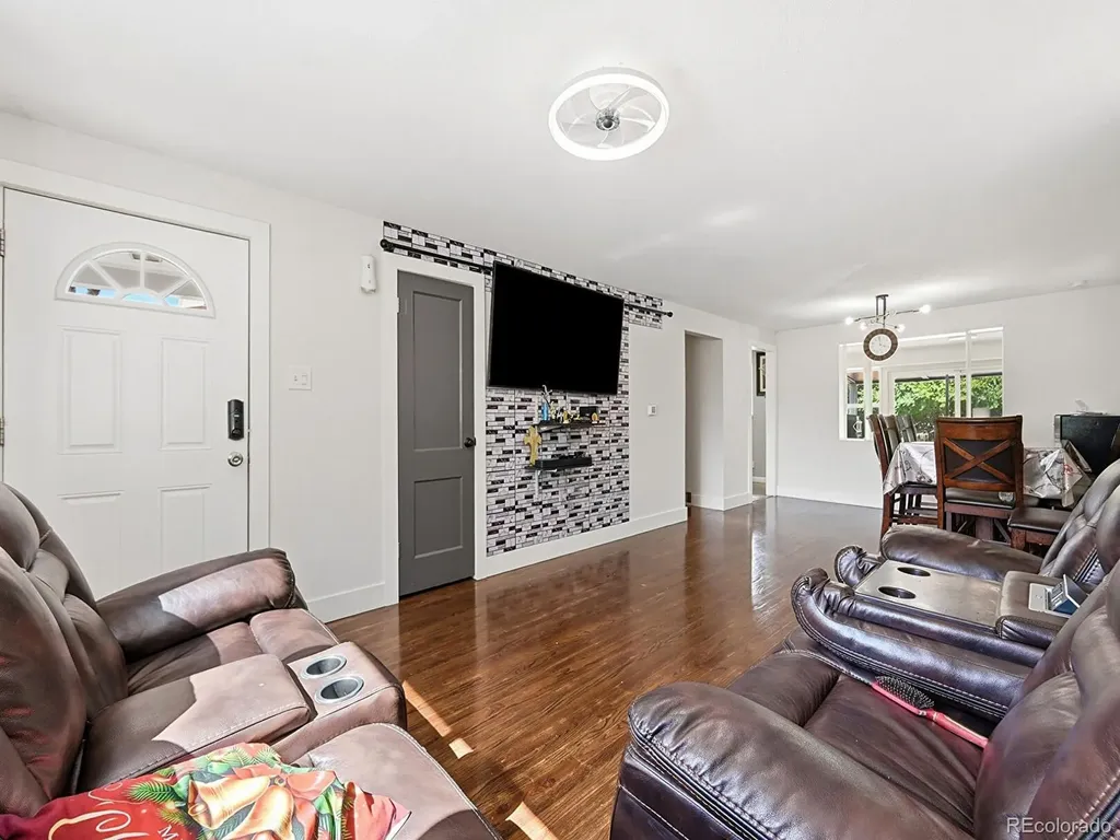 556 Elmira Street Aurora CO 80010
