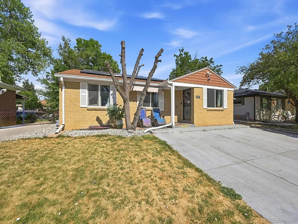 556 Elmira Street Aurora CO 80010