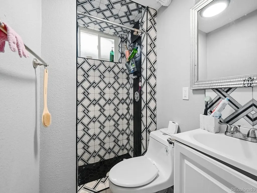 556 Elmira Street Aurora CO 80010
