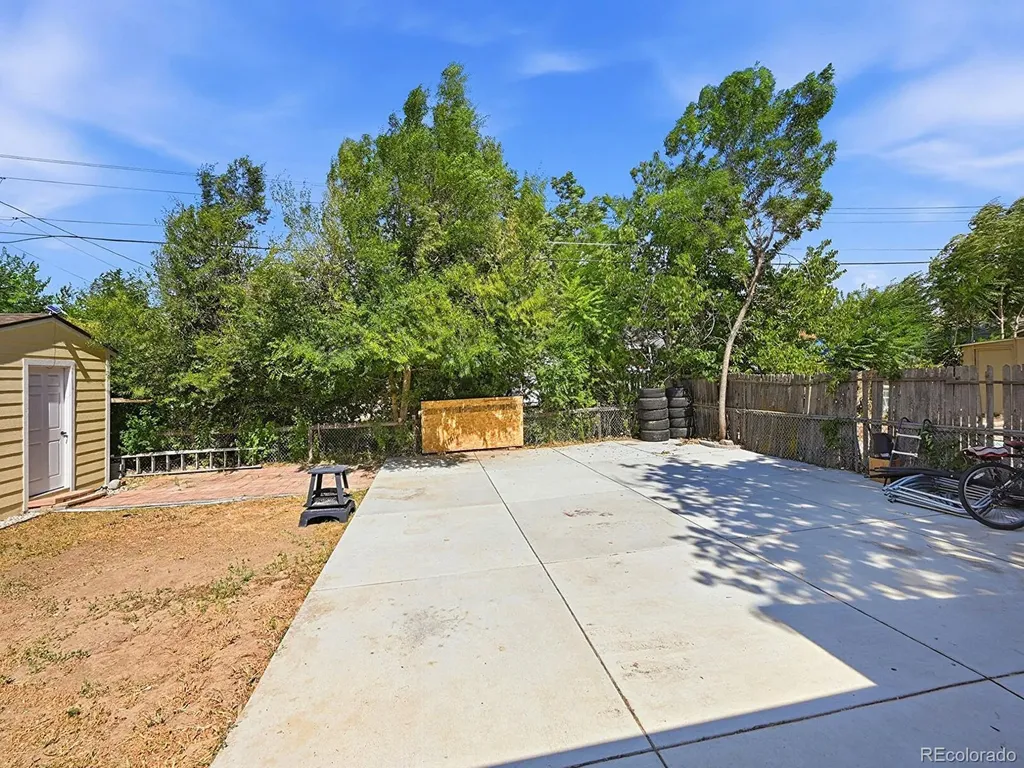 556 Elmira Street Aurora CO 80010