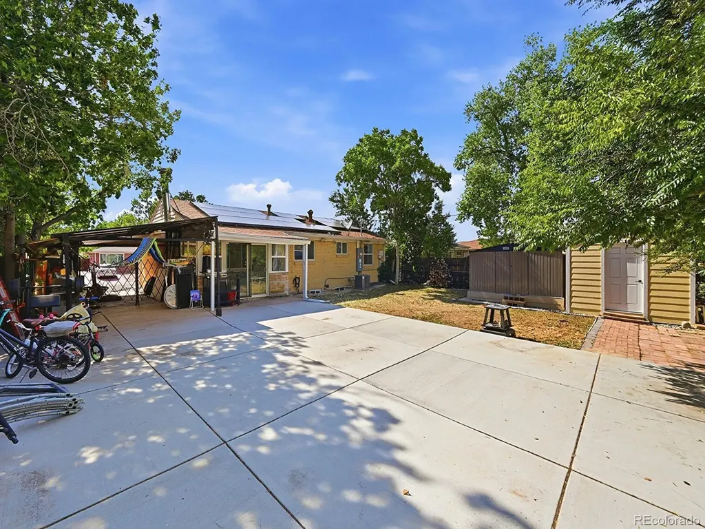 556 Elmira Street Aurora CO 80010