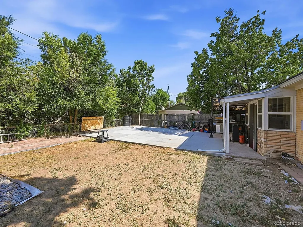 556 Elmira Street Aurora CO 80010