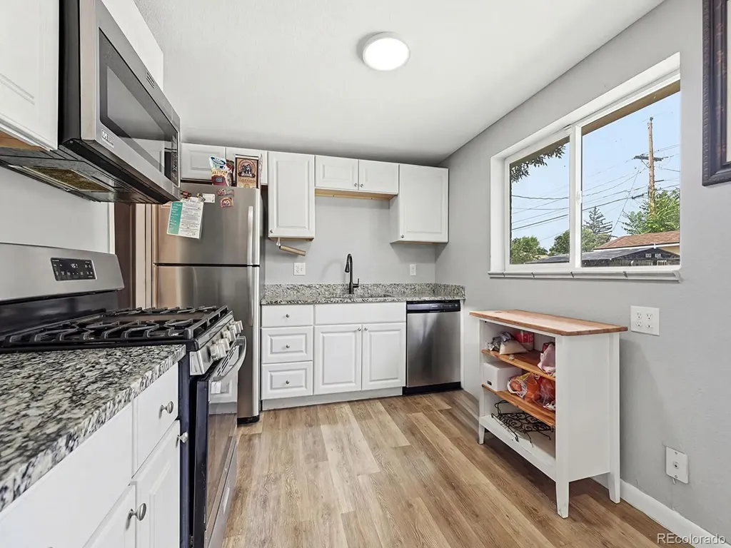 556 Elmira Street Aurora CO 80010