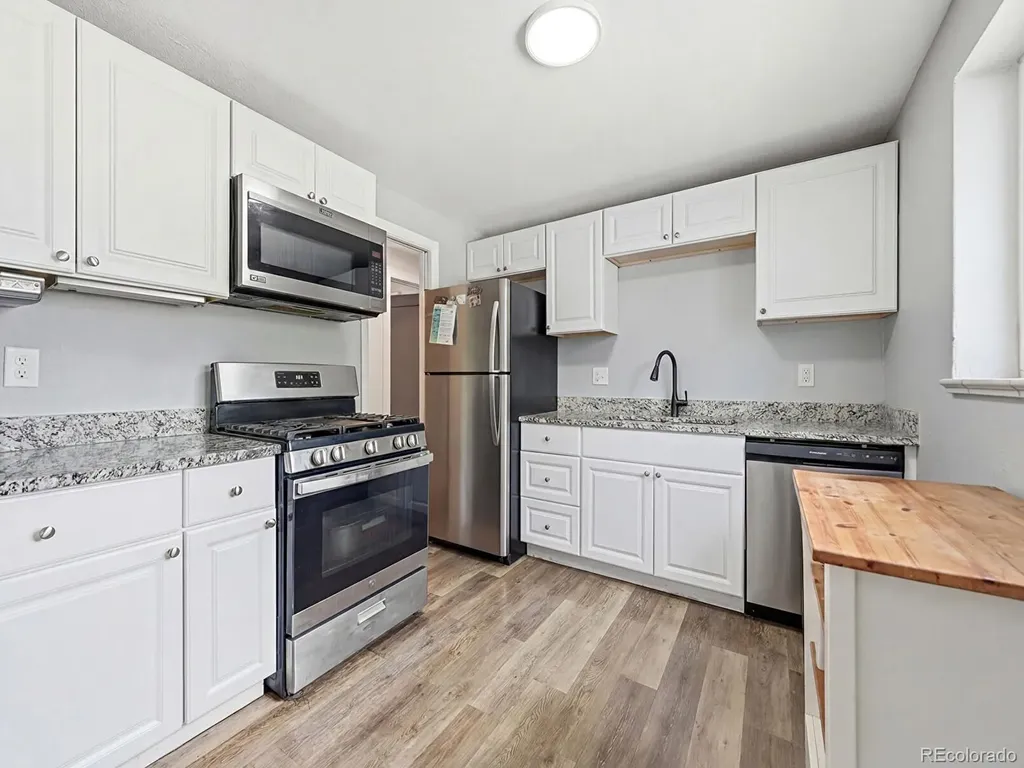 556 Elmira Street Aurora CO 80010
