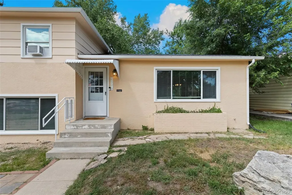 2506 Lelaray Street Colorado Springs CO 80909