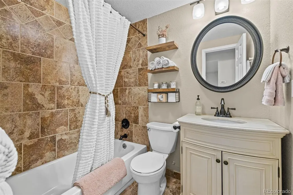 8873 S Balsam Street Littleton CO 80128