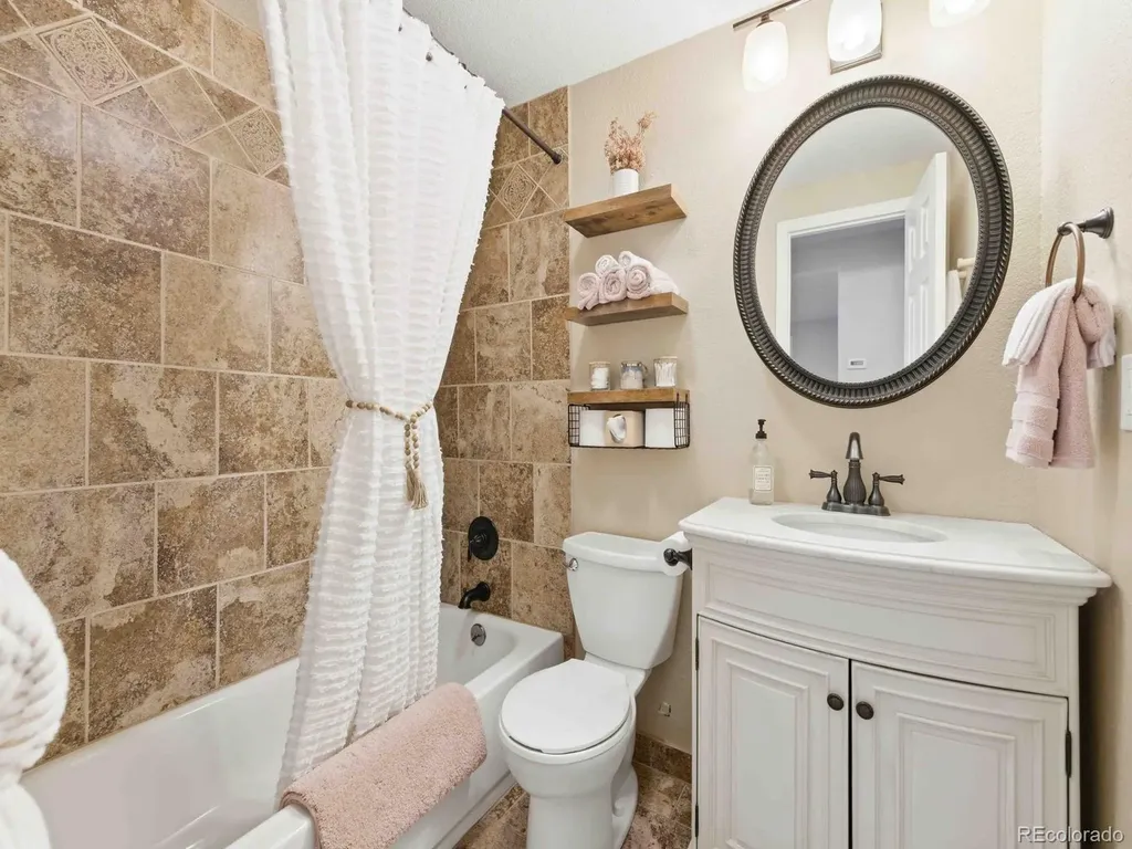 8873 S Balsam Street Littleton CO 80128