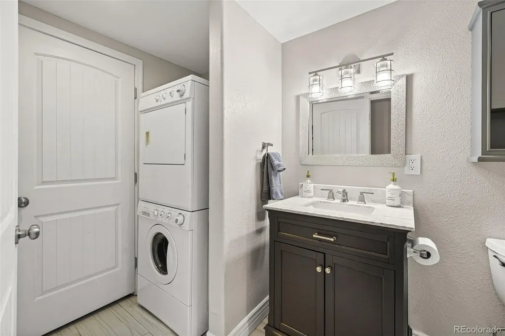 8873 S Balsam Street Littleton CO 80128