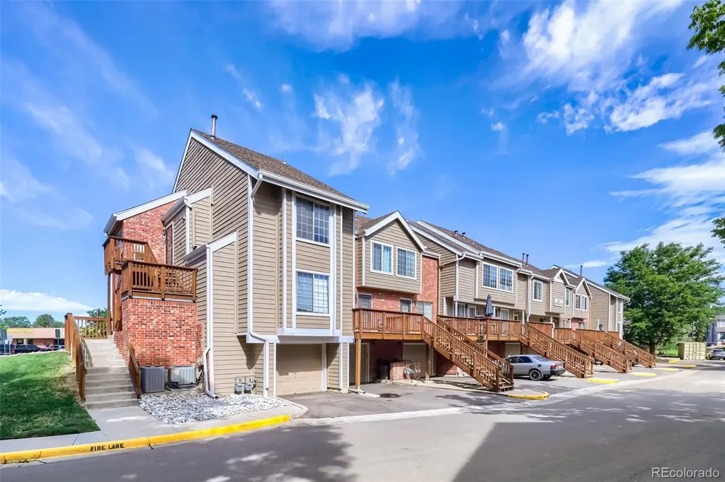 2295 S Pitkin Way Aurora CO 80013