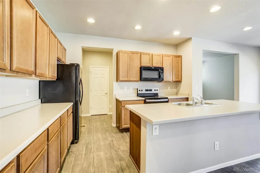 4709 Helena Street Denver CO 80239