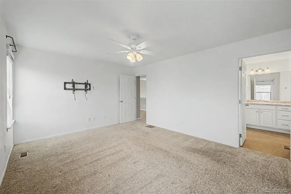 10537 Racine Way Commerce City CO 80022