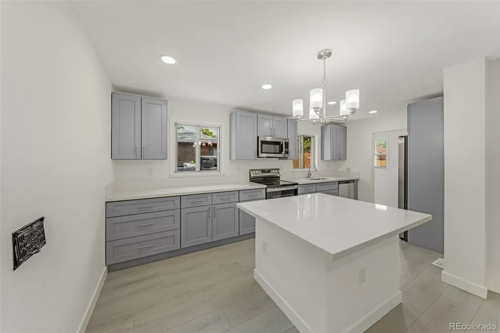 2921 Jasmine Street Denver CO 80207