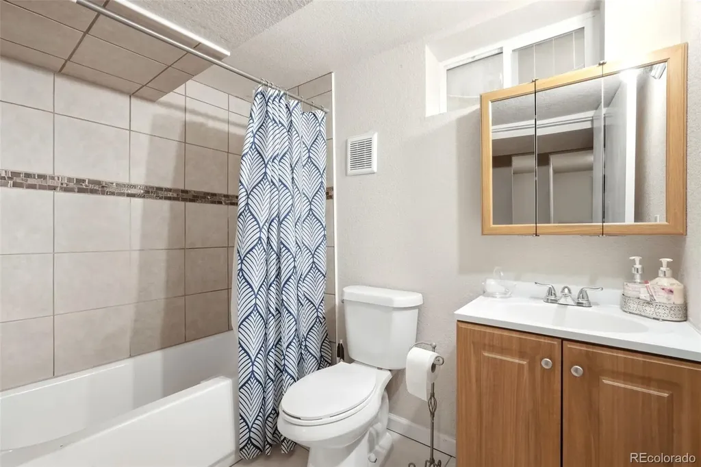 1225 Dallas Street Aurora CO 80010