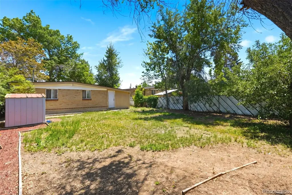 1225 Dallas Street Aurora CO 80010