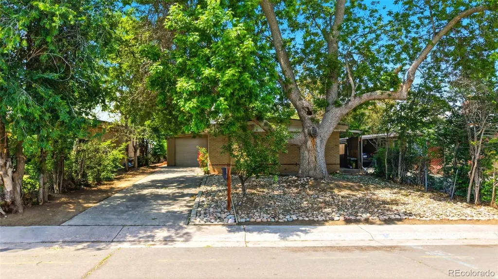 1225 Dallas Street Aurora CO 80010