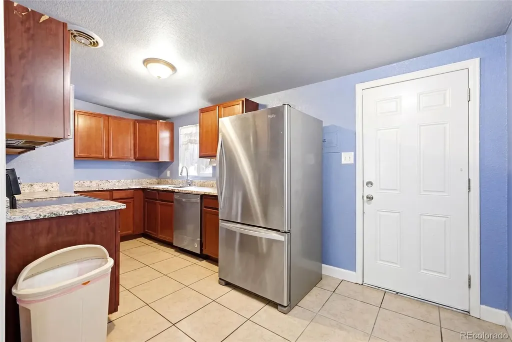 1225 Dallas Street Aurora CO 80010