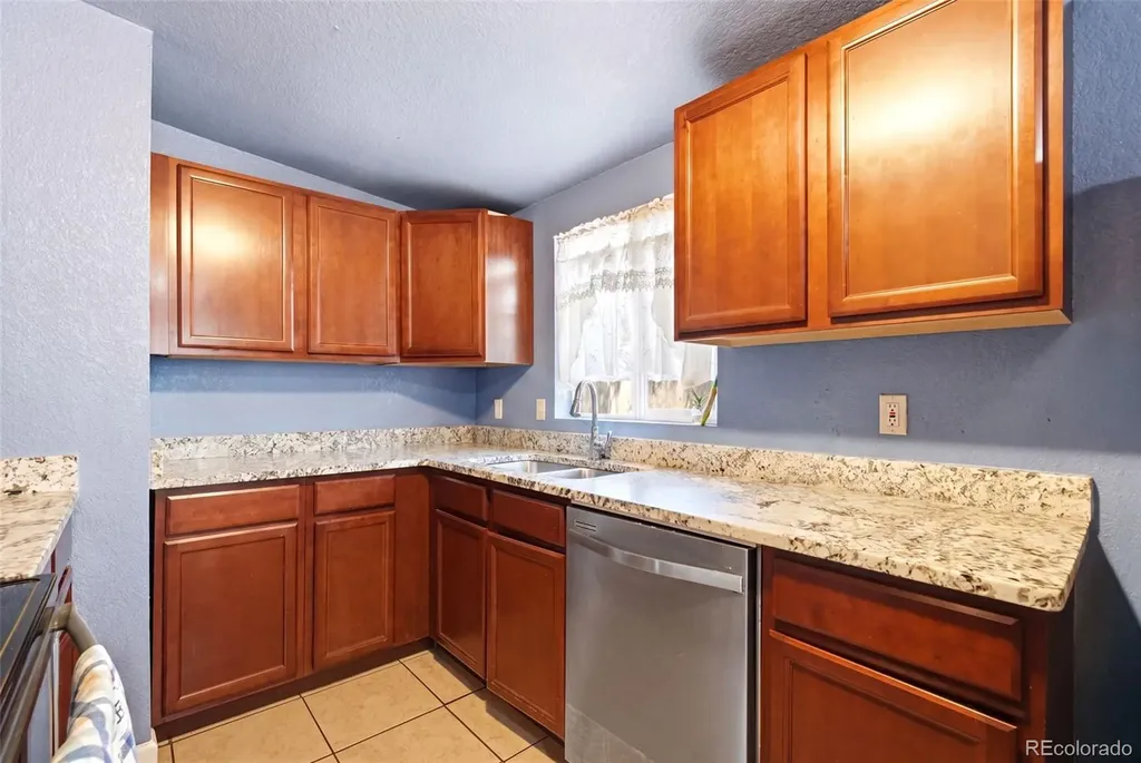 1225 Dallas Street Aurora CO 80010