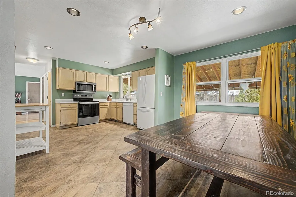 2405 S Granby Way Aurora CO 80014
