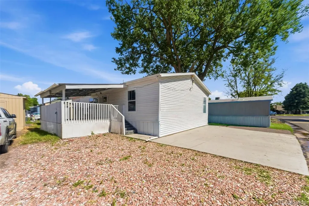 1828 Pitkin Street Aurora CO 80011
