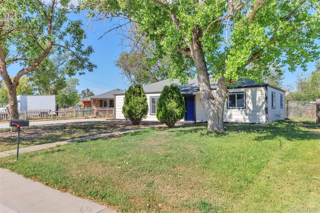 815 Zion Street Aurora CO 80011