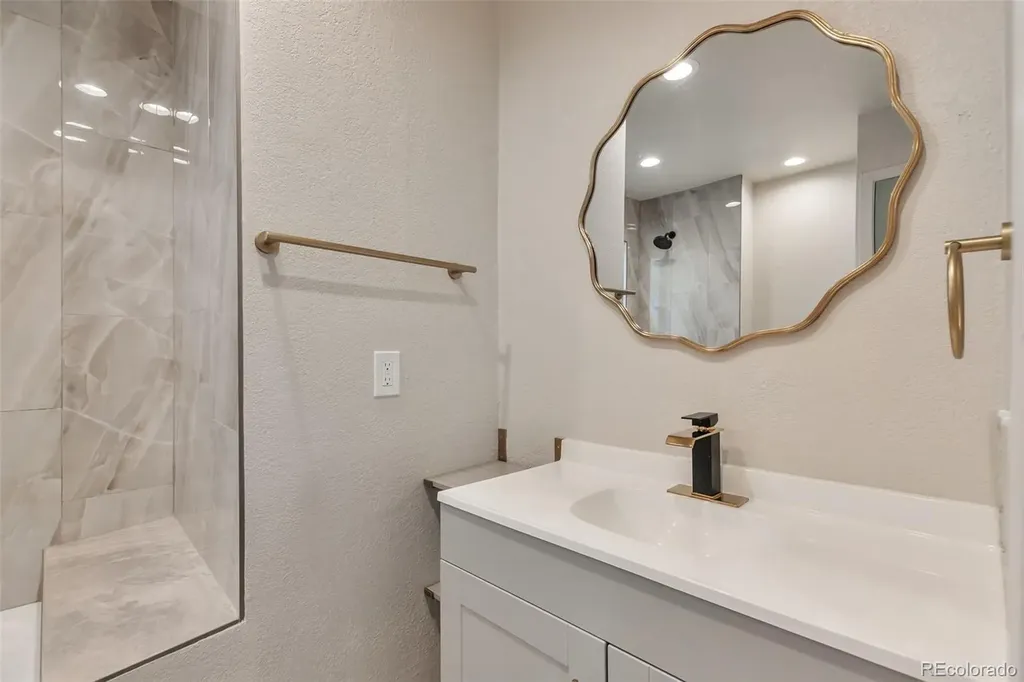 815 Zion Street Aurora CO 80011